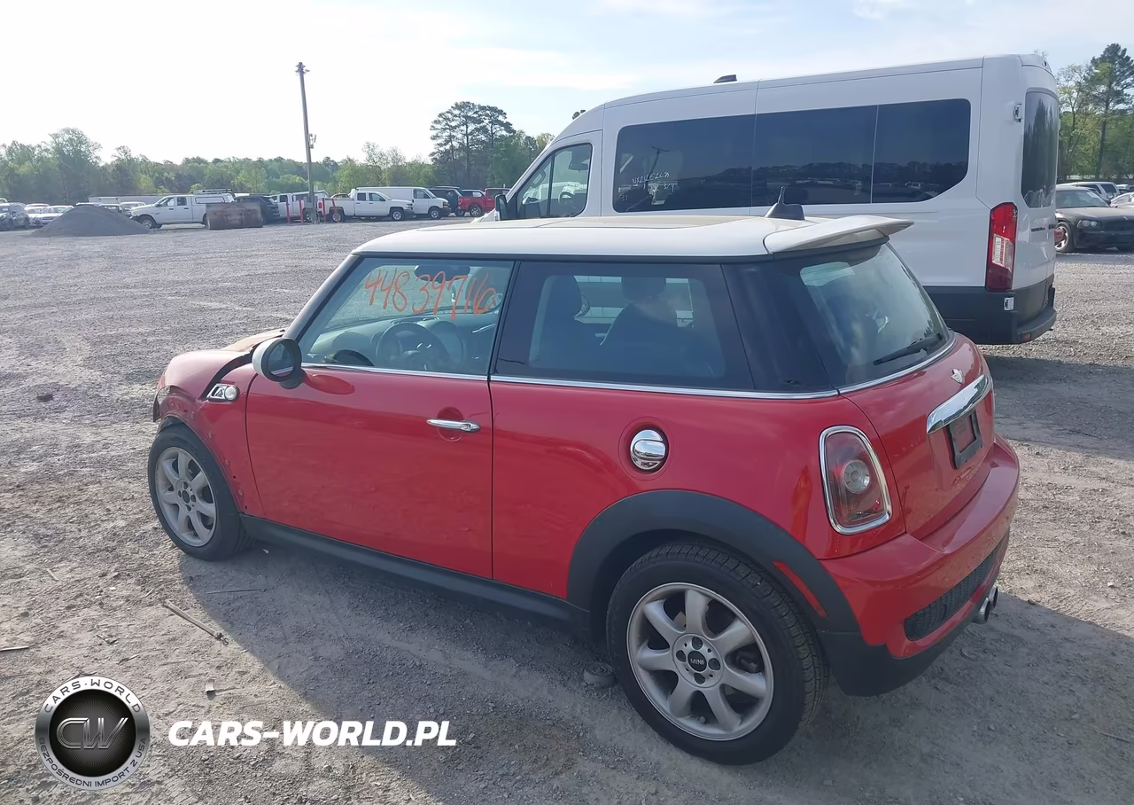 2008 Mini Cooper S VIN:WMWMF73558TV34165 - 3