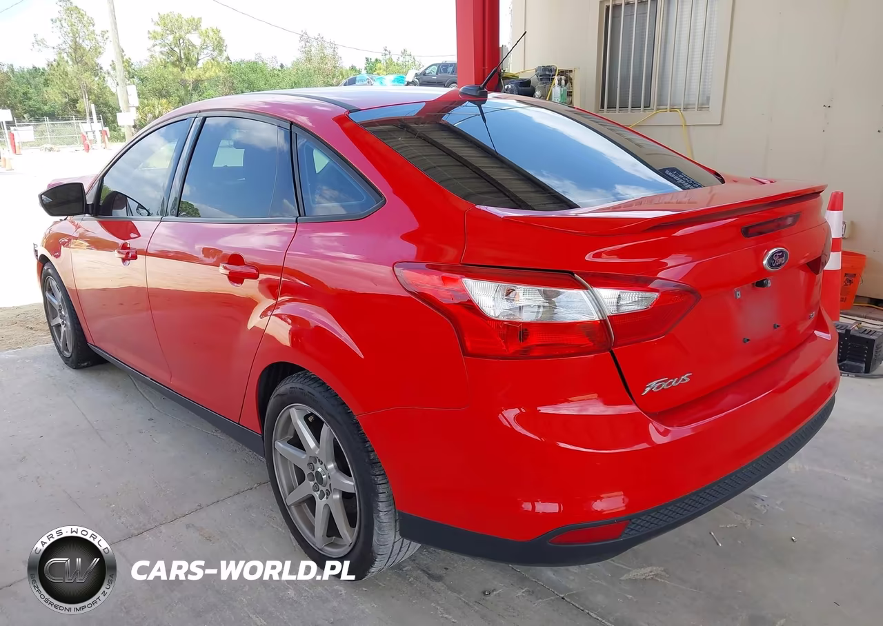 2014 Ford Focus Se VIN:1FADP3F23EL325888 - 3