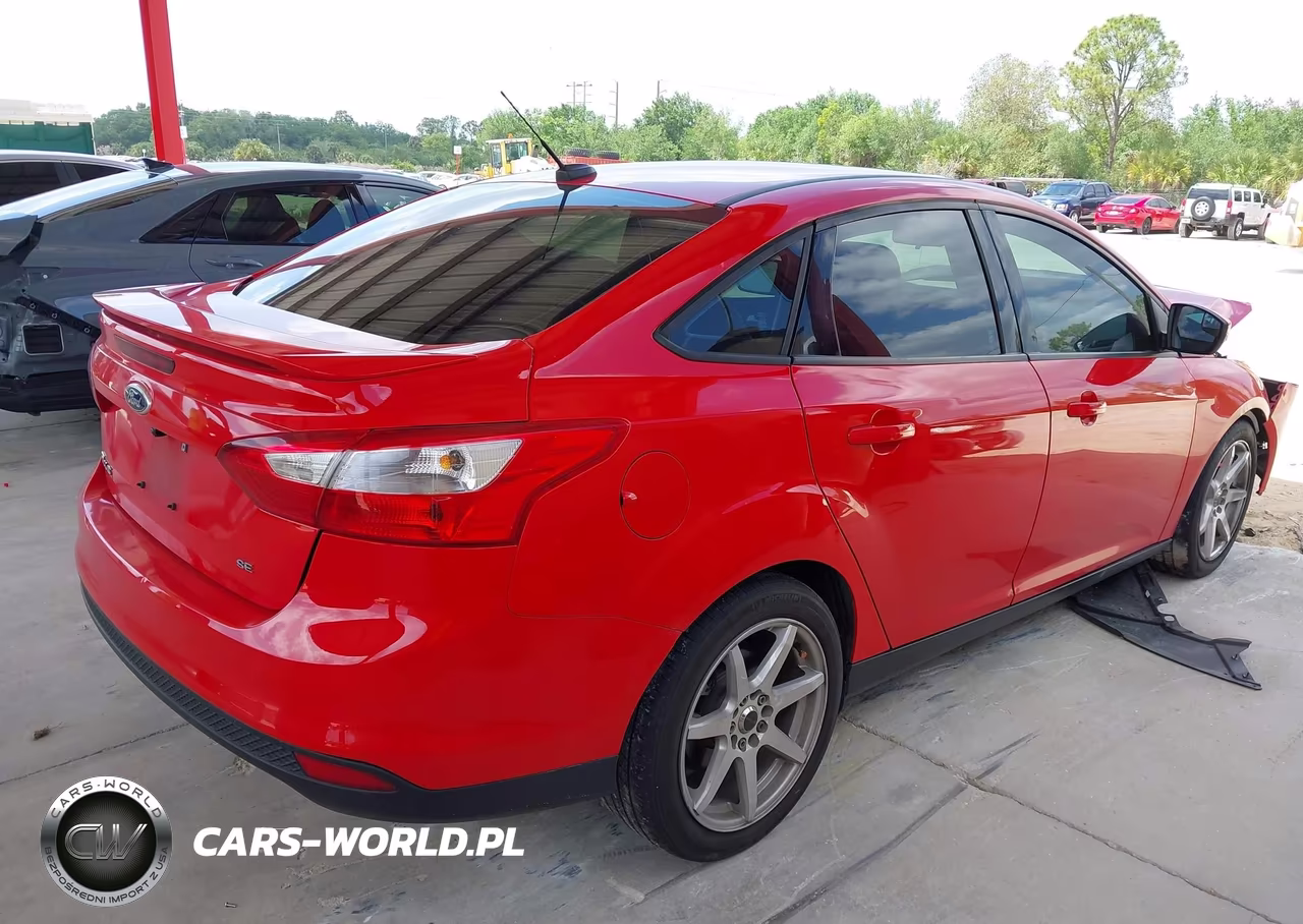 2014 Ford Focus Se VIN:1FADP3F23EL325888 - 4
