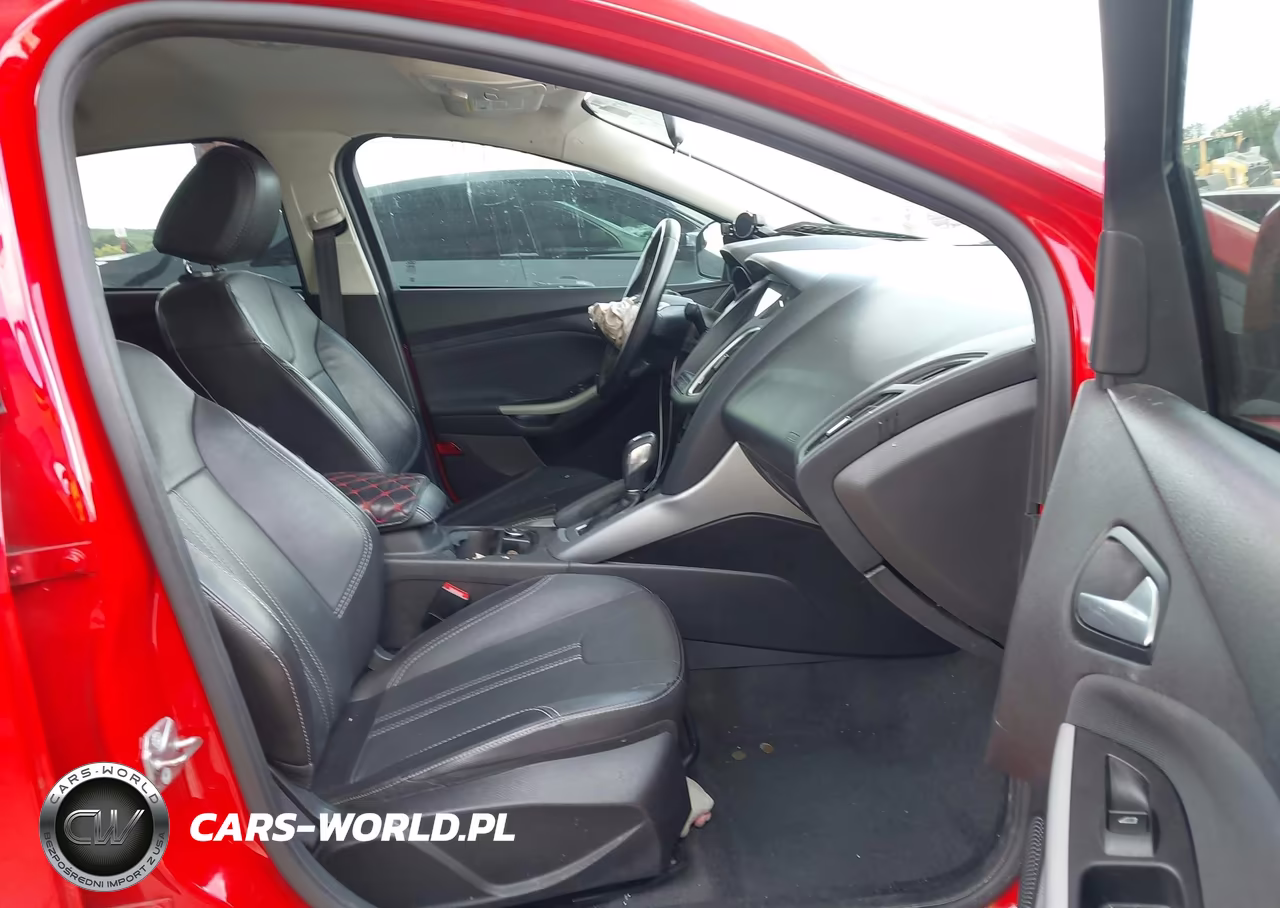 2014 Ford Focus Se VIN:1FADP3F23EL325888 - 5