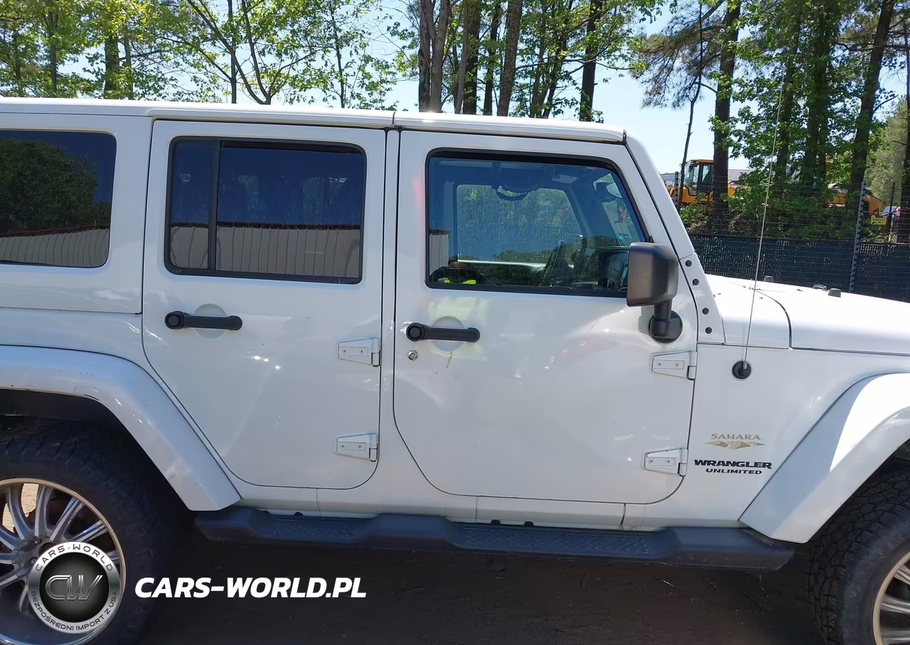 2015 Jeep Wrangler Unlimited Sahara VIN:1C4BJWEG3FL610562 - 13