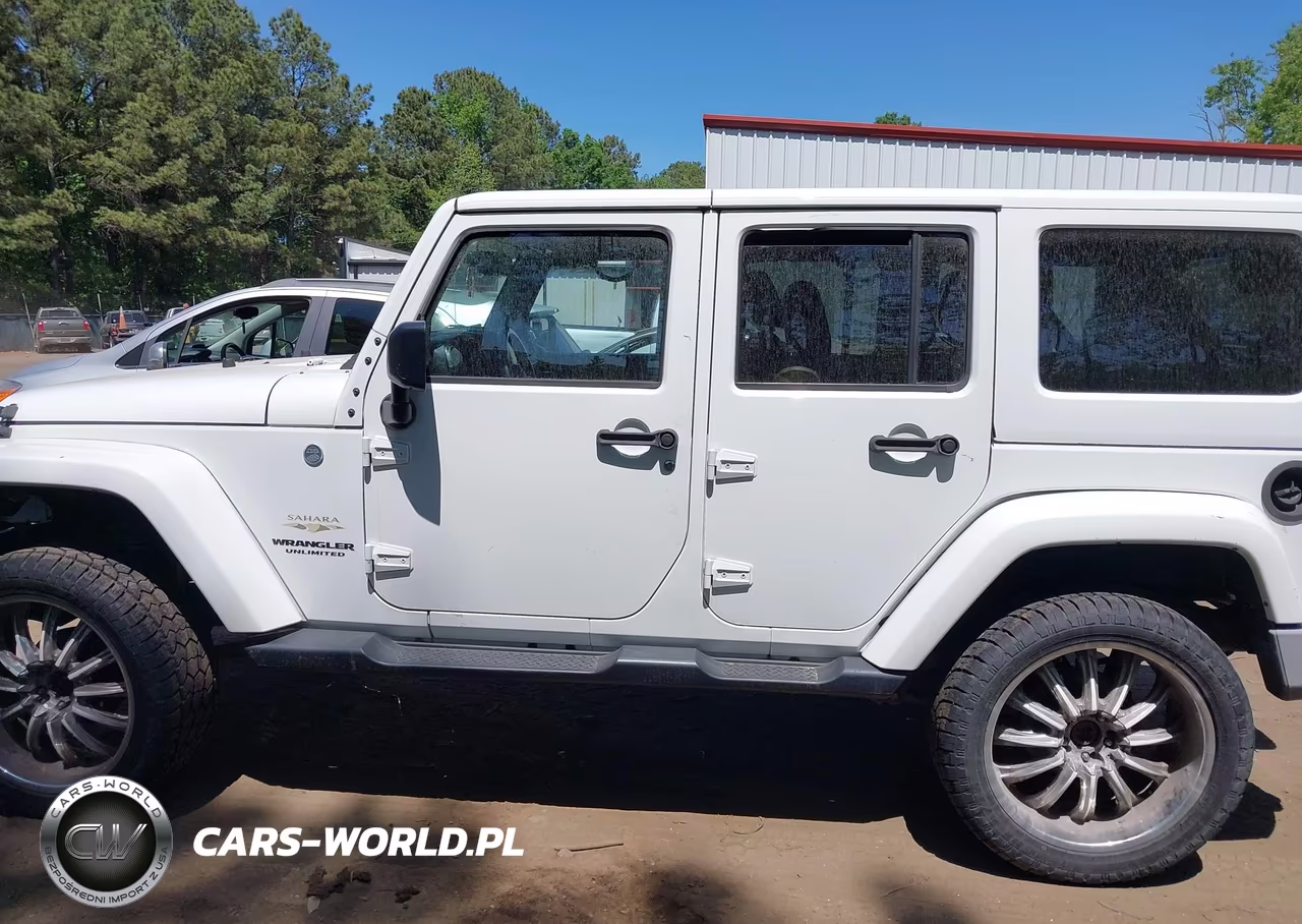 2015 Jeep Wrangler Unlimited Sahara VIN:1C4BJWEG3FL610562 - 14