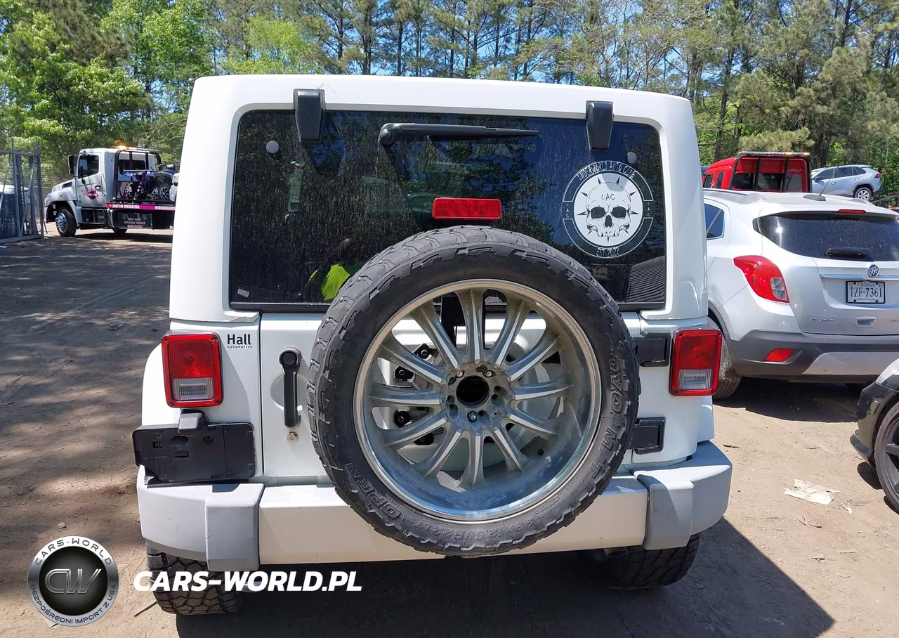 2015 Jeep Wrangler Unlimited Sahara VIN:1C4BJWEG3FL610562 - 16