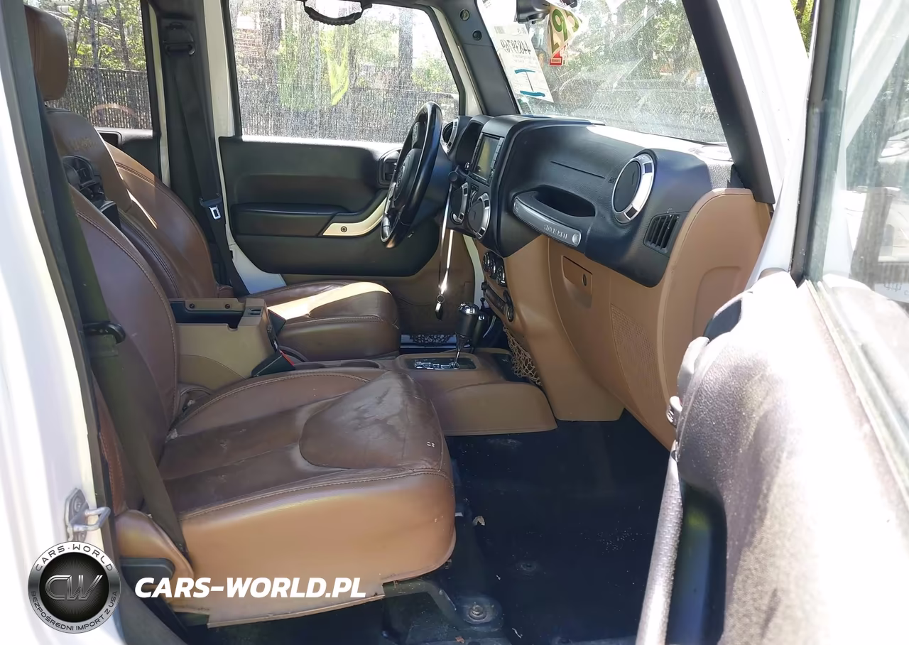 2015 Jeep Wrangler Unlimited Sahara VIN:1C4BJWEG3FL610562 - 5