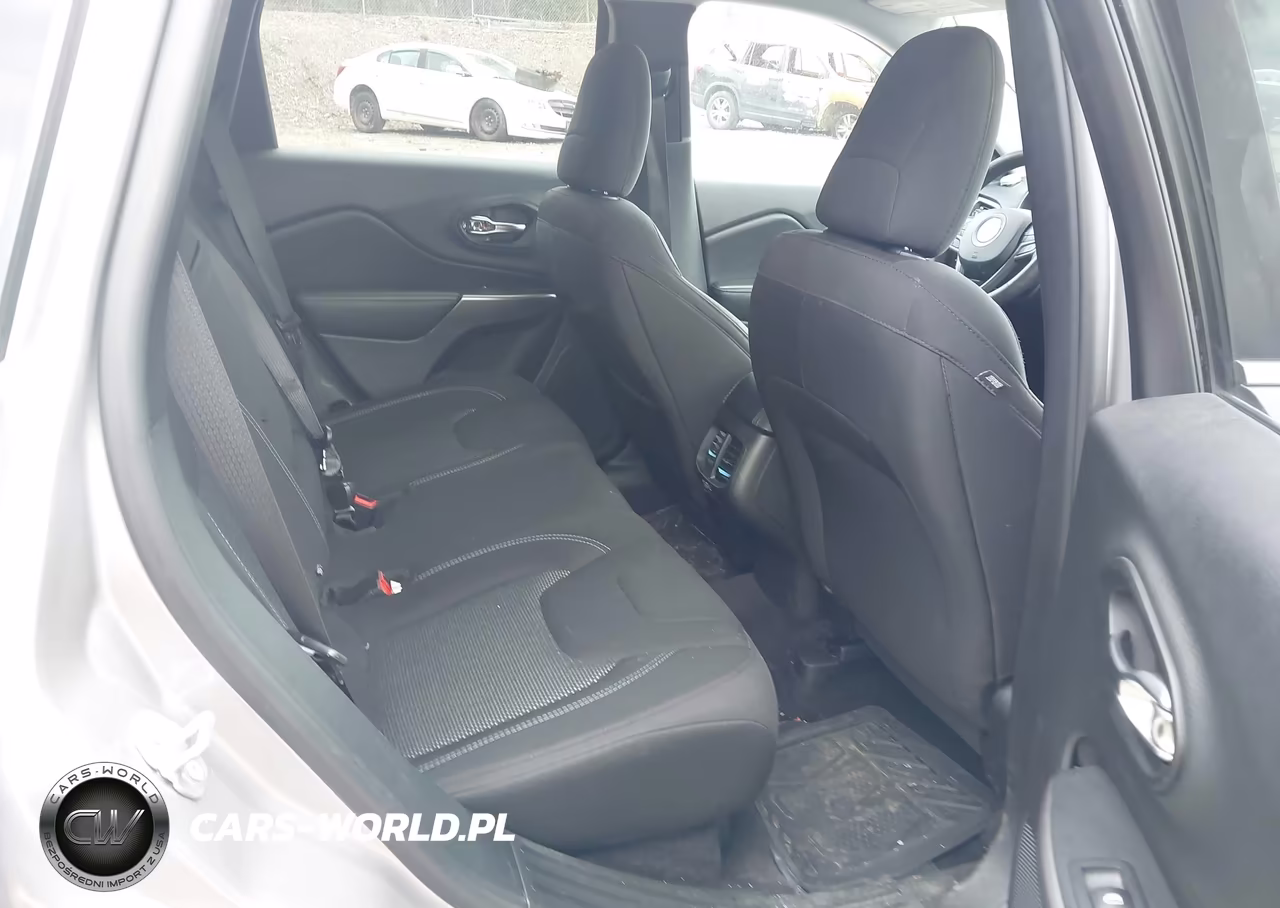 2019 Jeep Cherokee Latitude 4X4 VIN:1C4PJMCB9KD169767 - 8