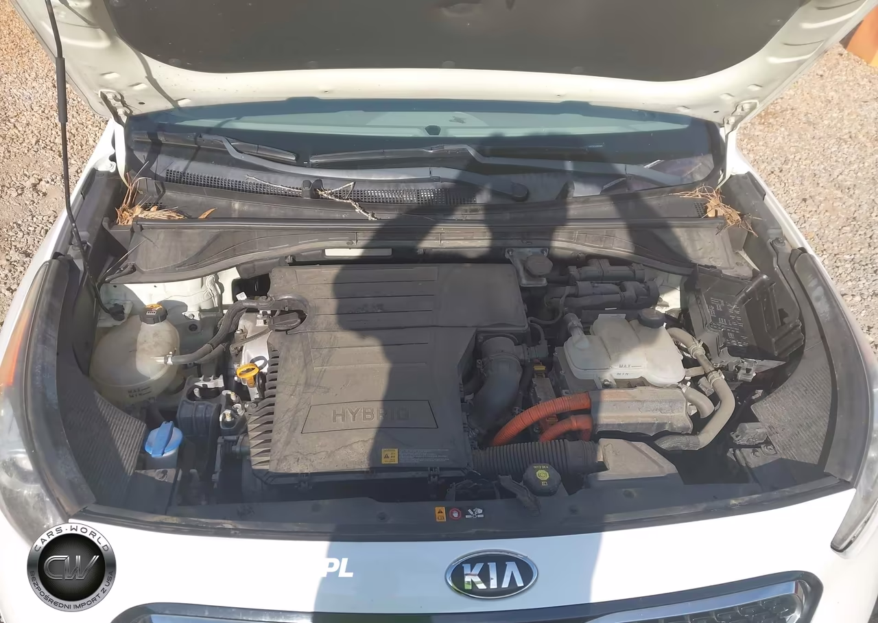 2018 Kia Niro Touring VIN:KNDCE3LC4J5125335 - 10