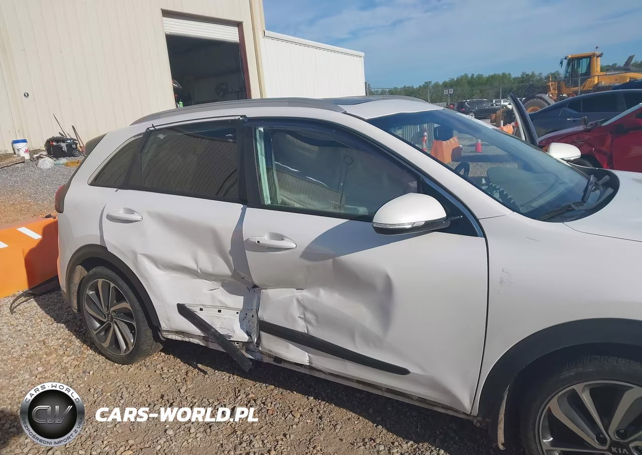 2018 Kia Niro Touring VIN:KNDCE3LC4J5125335 - 18