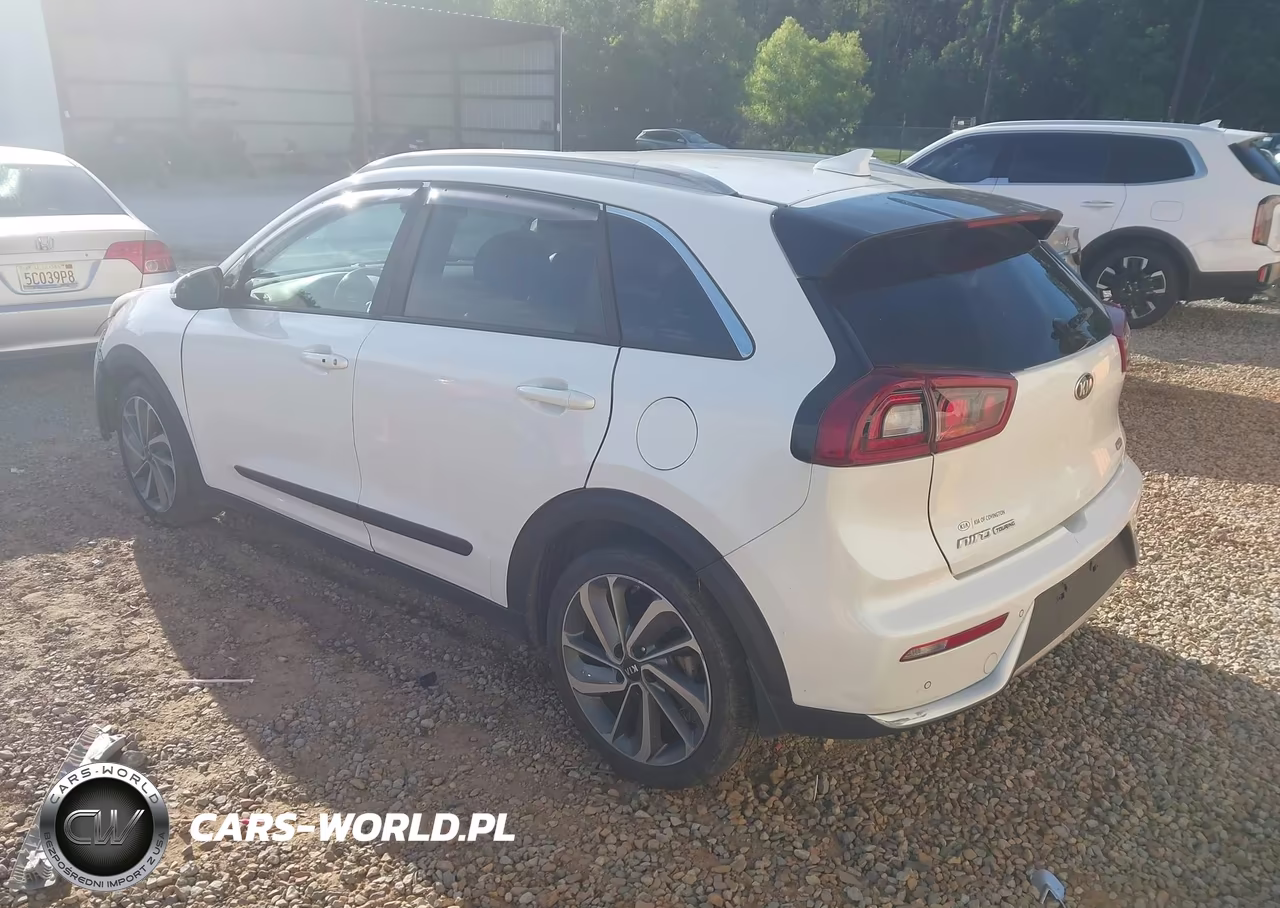 2018 Kia Niro Touring VIN:KNDCE3LC4J5125335 - 3