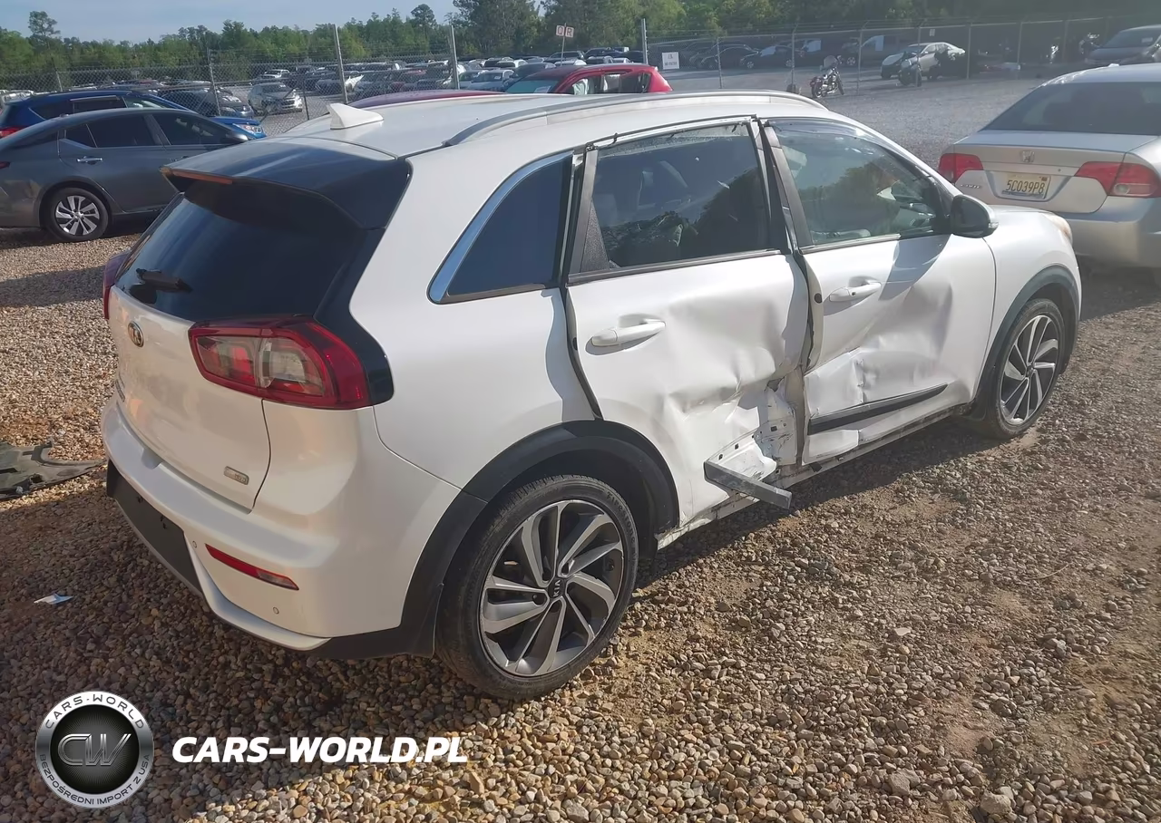 2018 Kia Niro Touring VIN:KNDCE3LC4J5125335 - 4