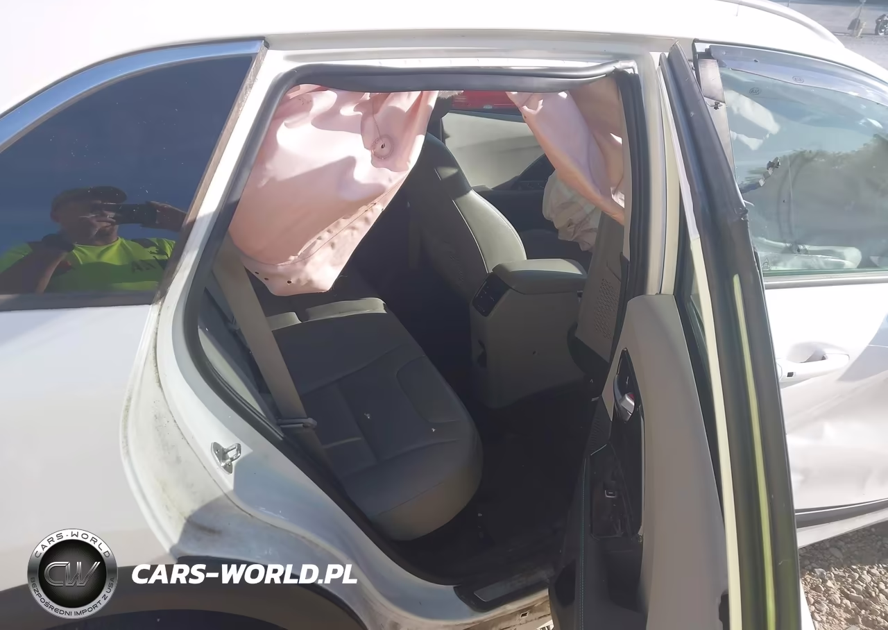 2018 Kia Niro Touring VIN:KNDCE3LC4J5125335 - 8