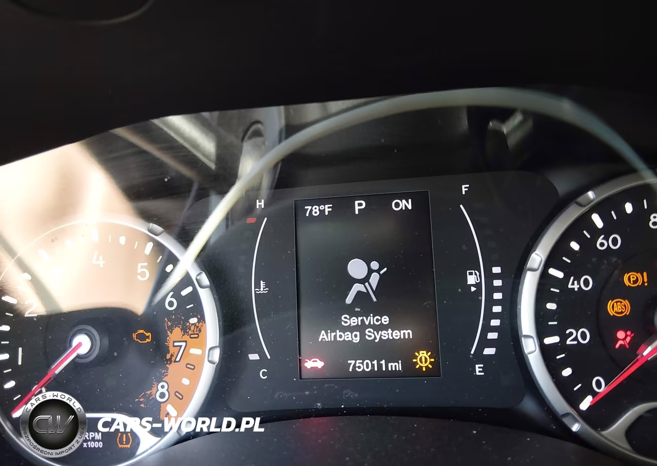 2018 Jeep Renegade Latitude 4X4 VIN:ZACCJBBB2JPJ51869 - 15