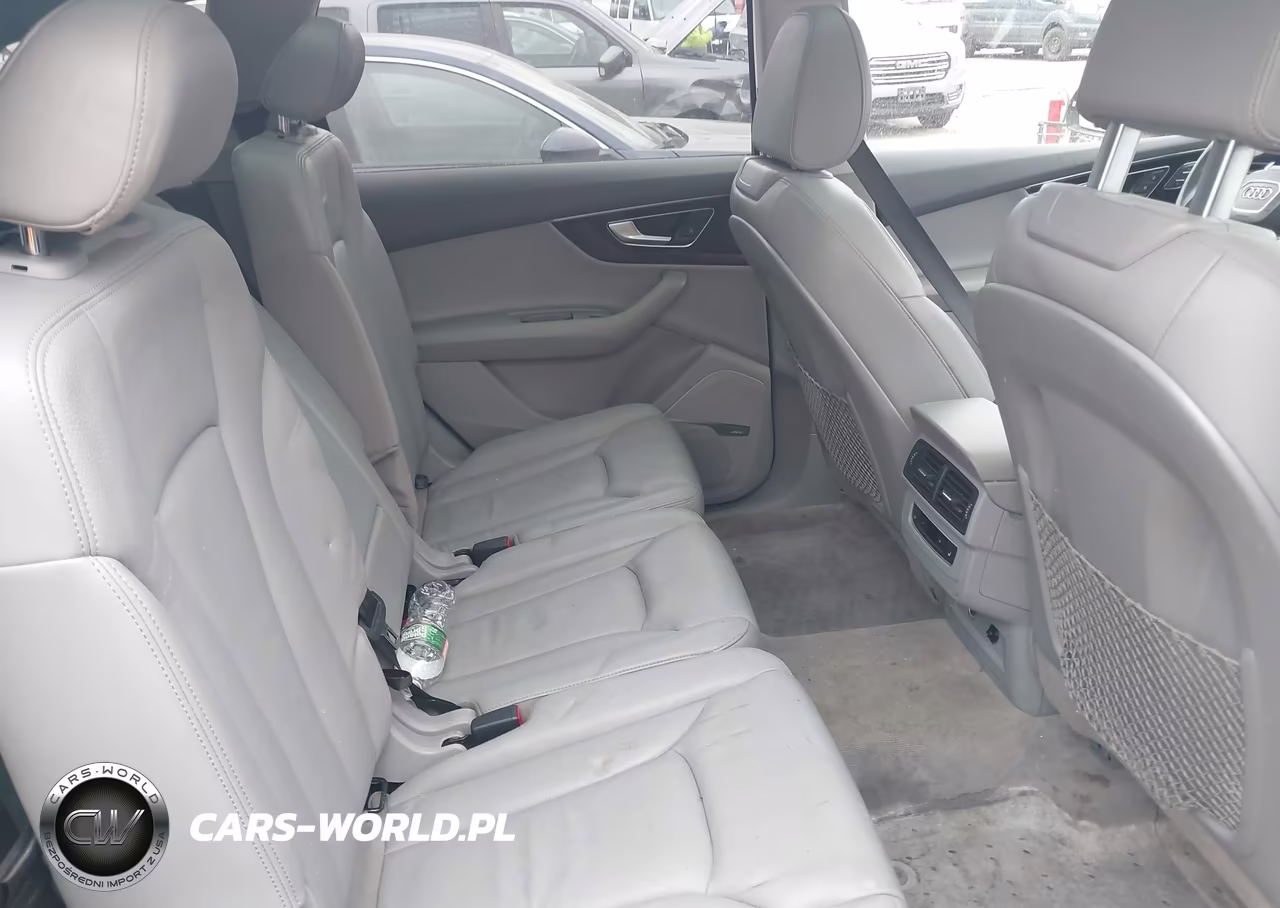 2018 Audi Q7 3.0T Premium VIN:WA1LAAF78JD039427 - 8