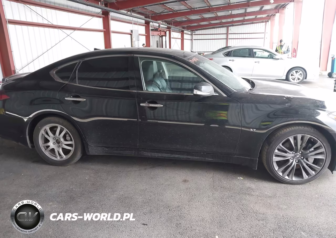 2018 Infiniti Q70 3.7 Luxe VIN:JN1BY1AP3JM180915 - 13