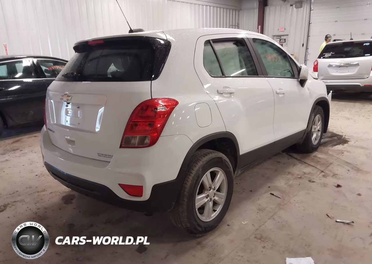 2018 Chevrolet Trax Ls VIN:KL7CJNSB9JB715786 - 4