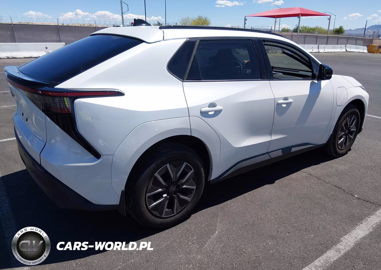 2026 Toyota Bz Xle VIN:JTMBDAFB6TJ017900 - 4