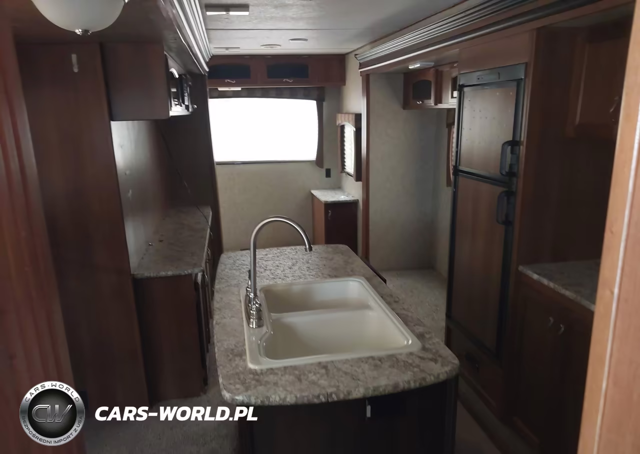 2016 Prime Time Avenger Avt33Rci Travel Trailer VIN:5ZT2AVYB1GB911329 - 5