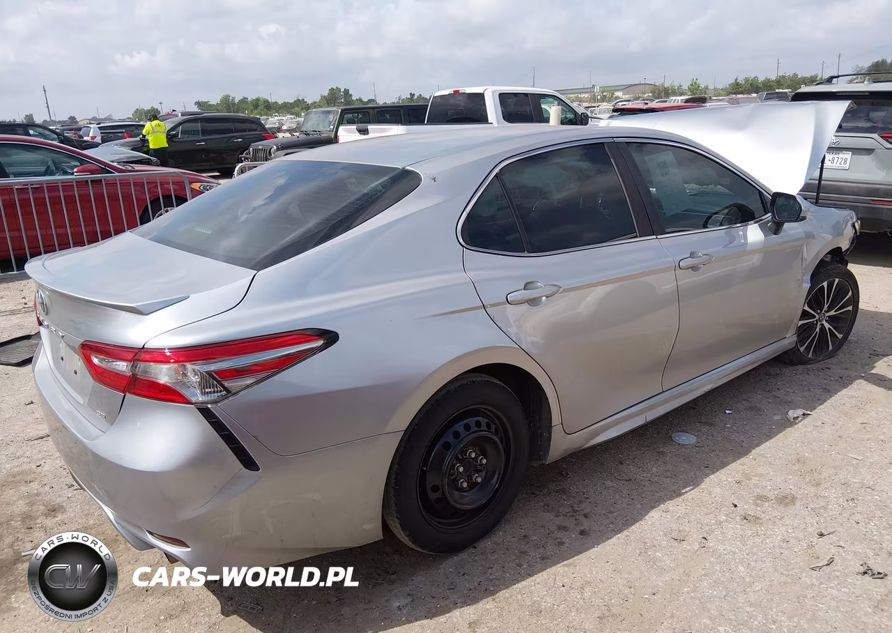 2018 Toyota Camry Se VIN:4T1B11HK5JU067300 - 4