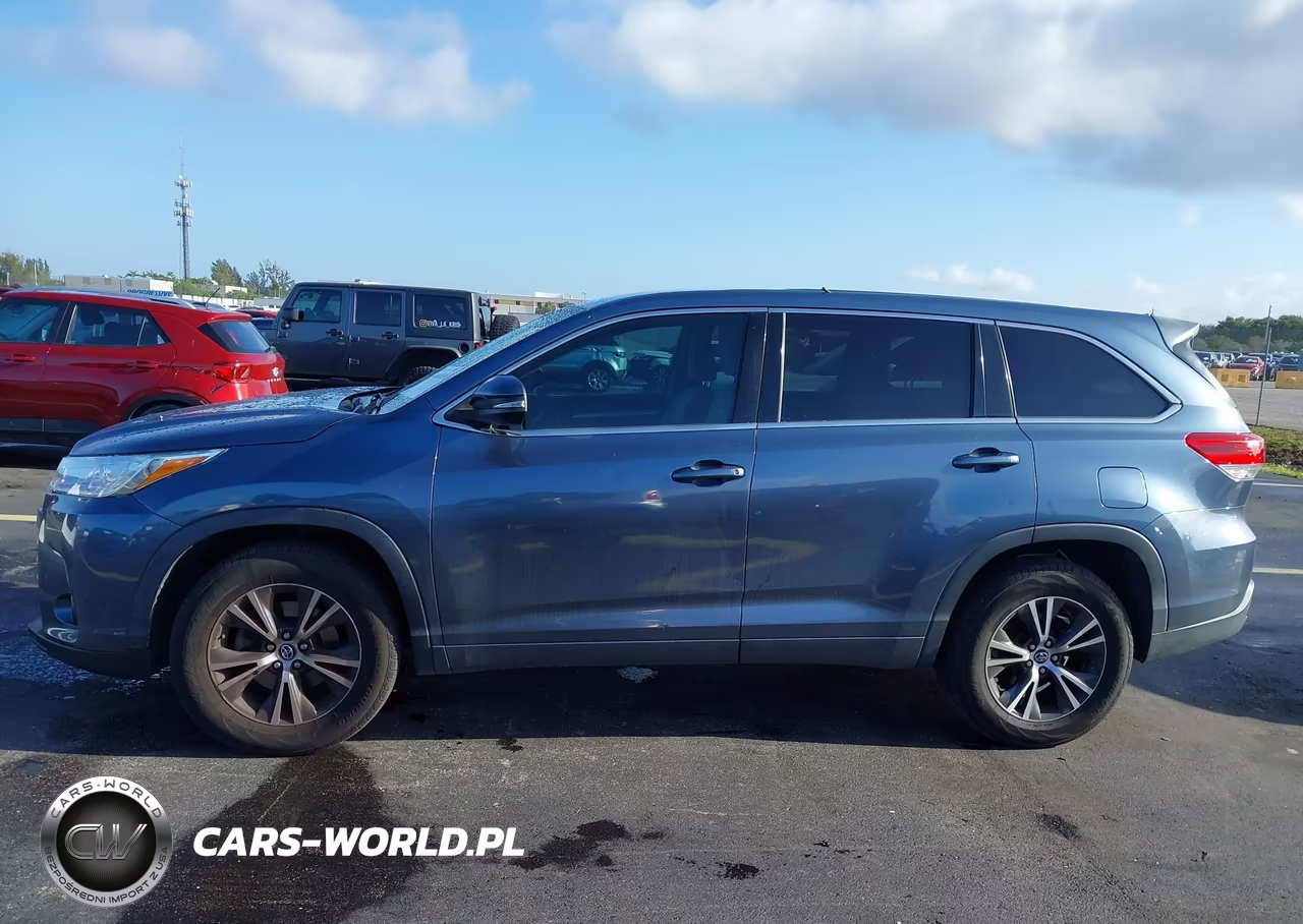 2017 Toyota Highlander Le VIN:5TDZARFH5HS029413 - 14