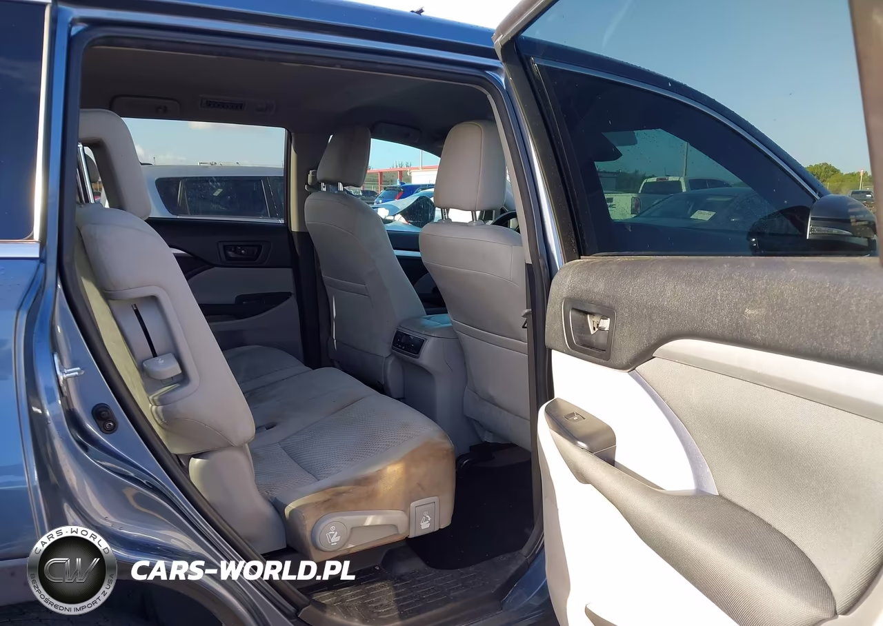 2017 Toyota Highlander Le VIN:5TDZARFH5HS029413 - 8