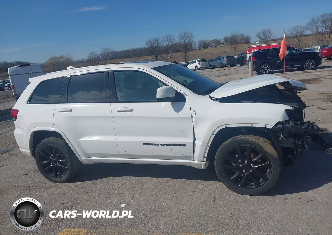 2020 Jeep Grand Cherokee Altitude 4X4 VIN:1C4RJFAG4LC241212 - 13