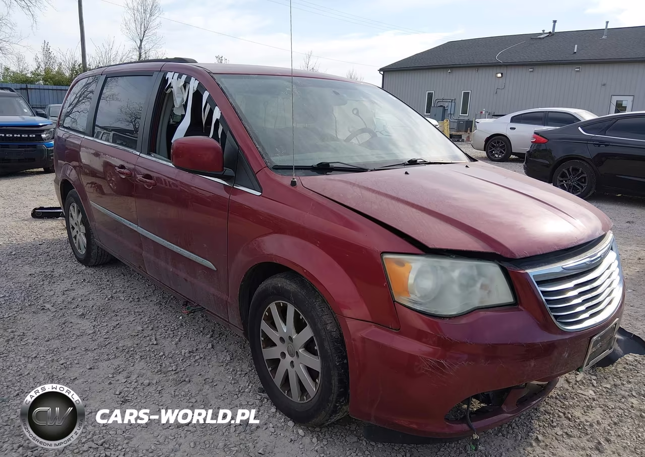 2014 Chrysler Town & Country Touring – zdjęcie 1 z 17