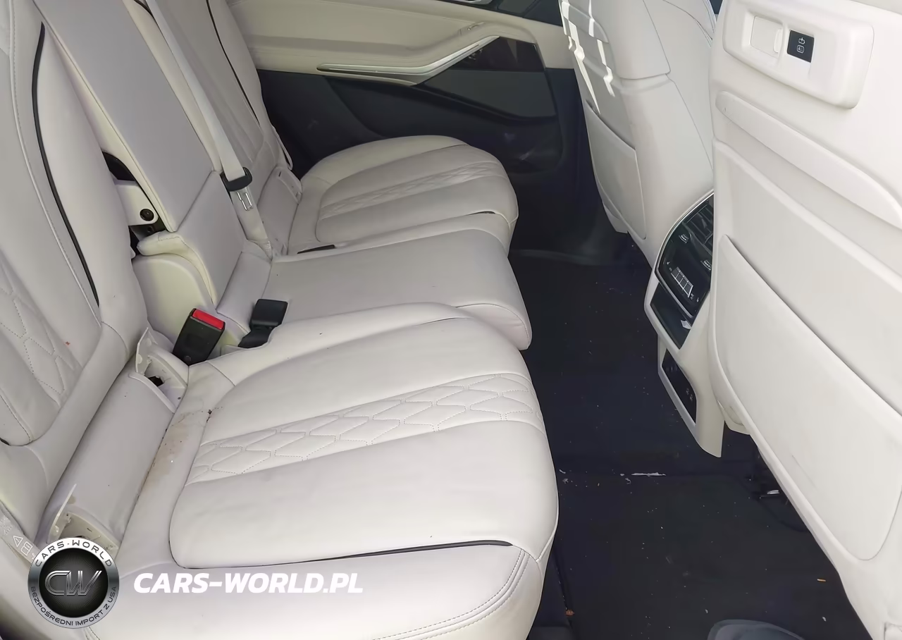 2020 BMW X7 xDrive40I VIN:5UXCW2C03L9C12668 - 8