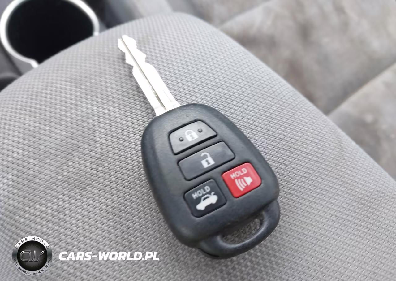 2017 Toyota Corolla Le VIN:2T1BURHEXHC910824 - 11
