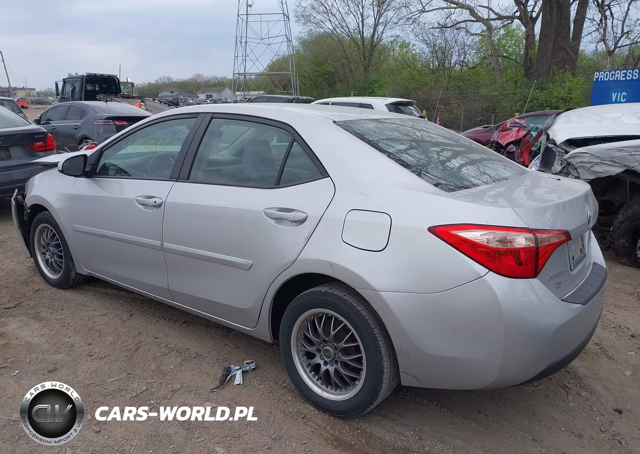 2017 Toyota Corolla Le VIN:2T1BURHEXHC910824 - 3