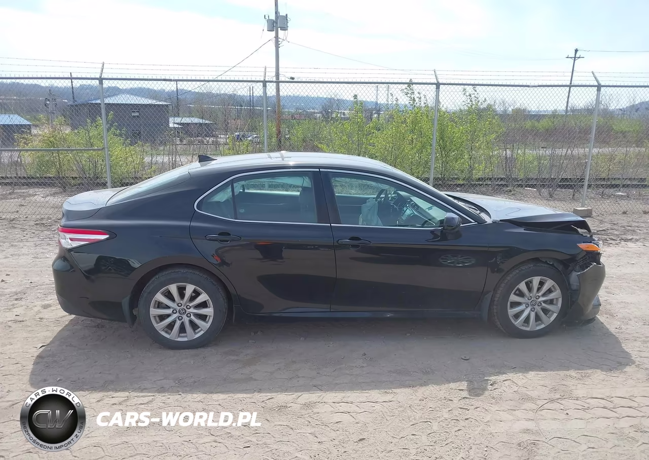 2020 Toyota Camry Le VIN:4T1C11AK3LU896870 - 13