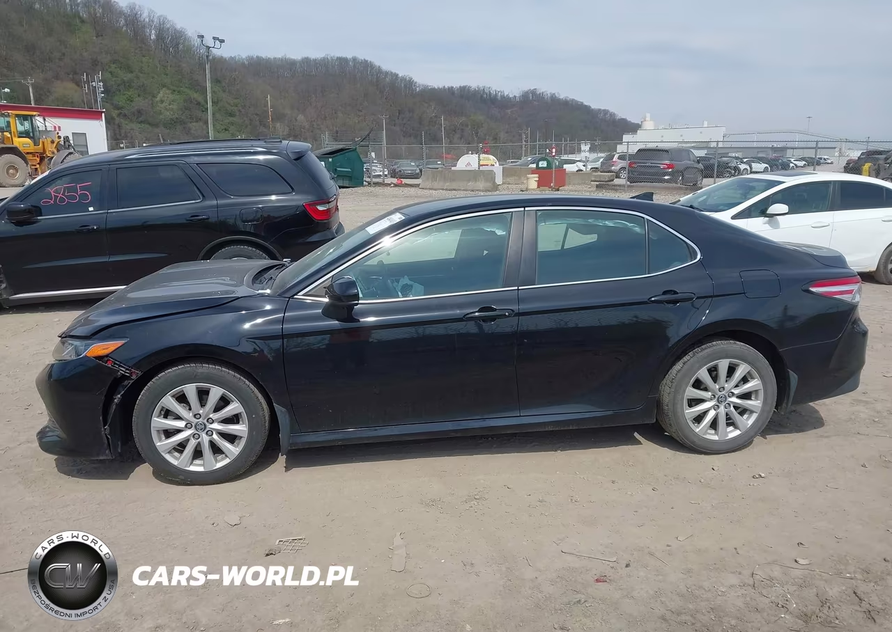 2020 Toyota Camry Le VIN:4T1C11AK3LU896870 - 14