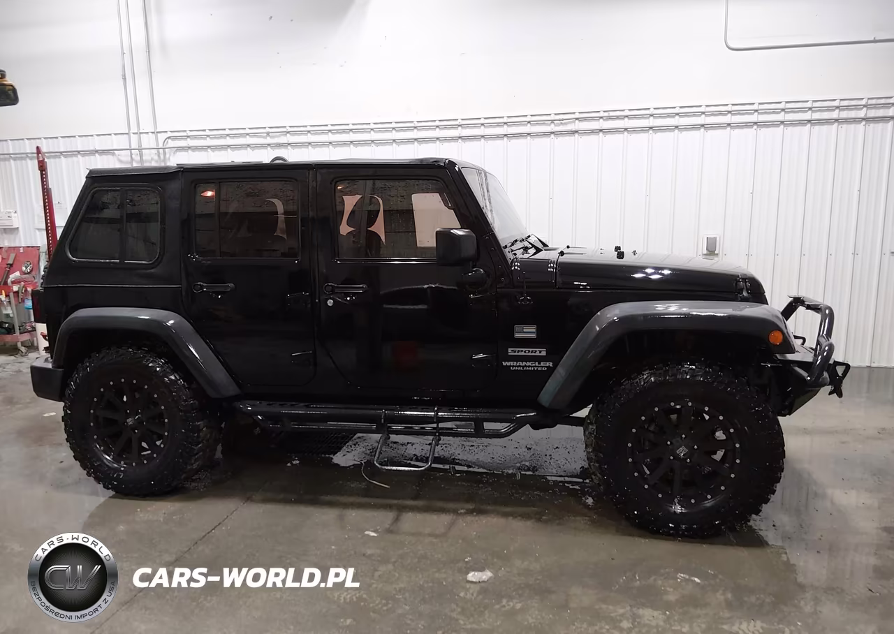 2014 Jeep Wrangler Unlimited Sport VIN:1C4BJWDGXEL219909 - 13