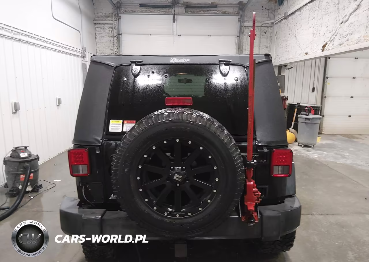 2014 Jeep Wrangler Unlimited Sport VIN:1C4BJWDGXEL219909 - 16