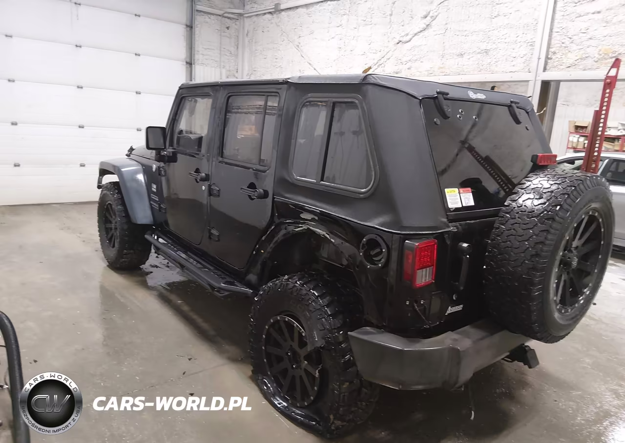 2014 Jeep Wrangler Unlimited Sport VIN:1C4BJWDGXEL219909 - 3