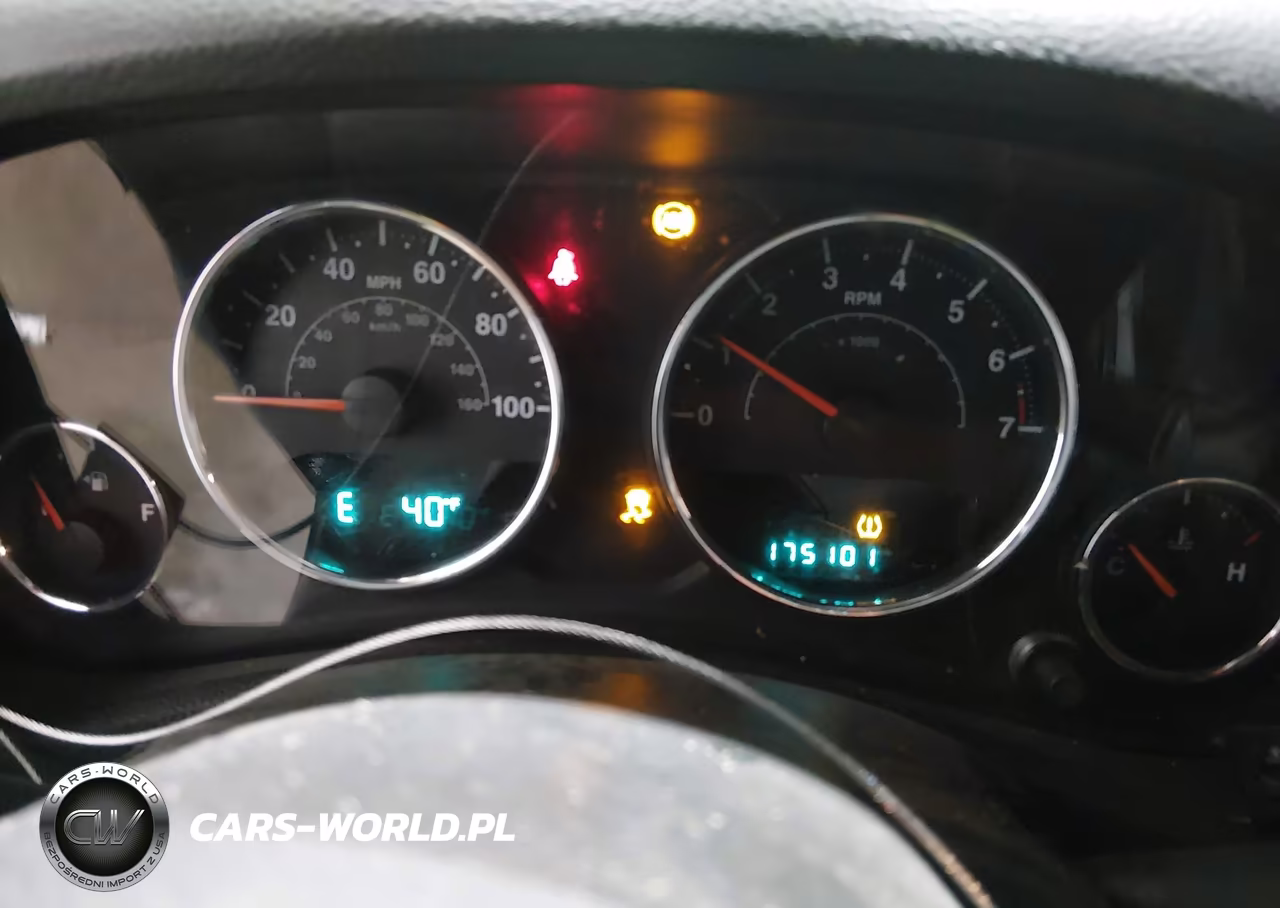 2014 Jeep Wrangler Unlimited Sport VIN:1C4BJWDGXEL219909 - 7