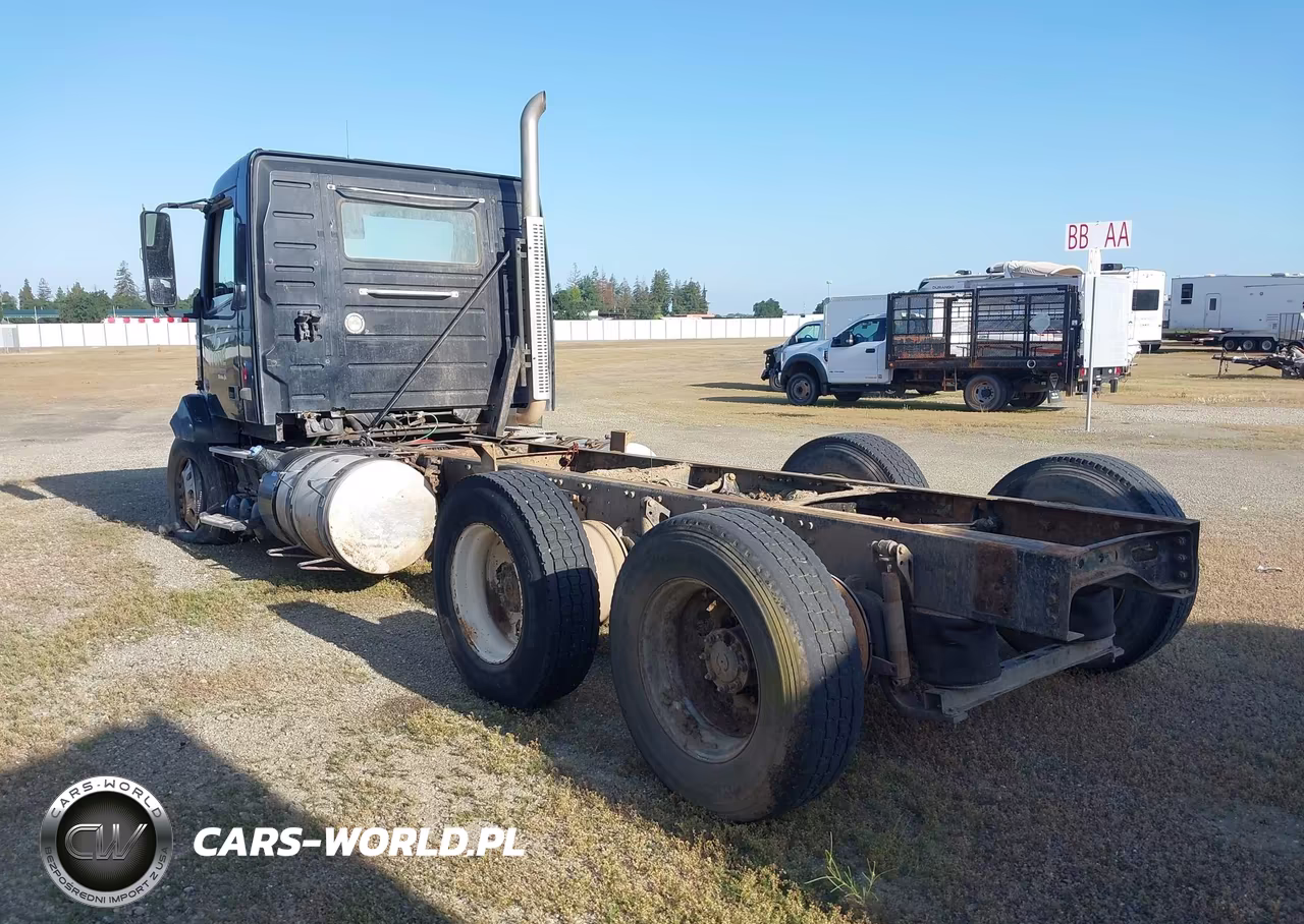 2015 Volvo Vn Vnl VIN:4V4NC9EH1FN189810 - 3