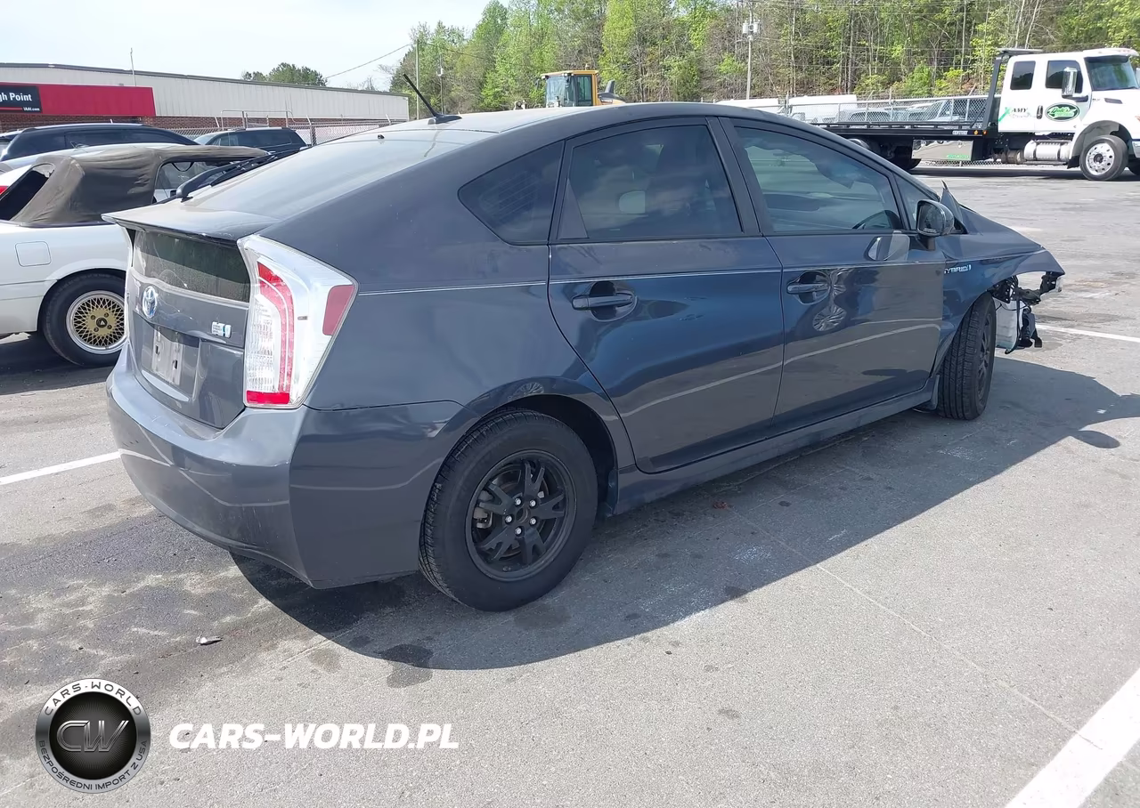 2014 Toyota Prius Three VIN:JTDKN3DU9E0385090 - 4