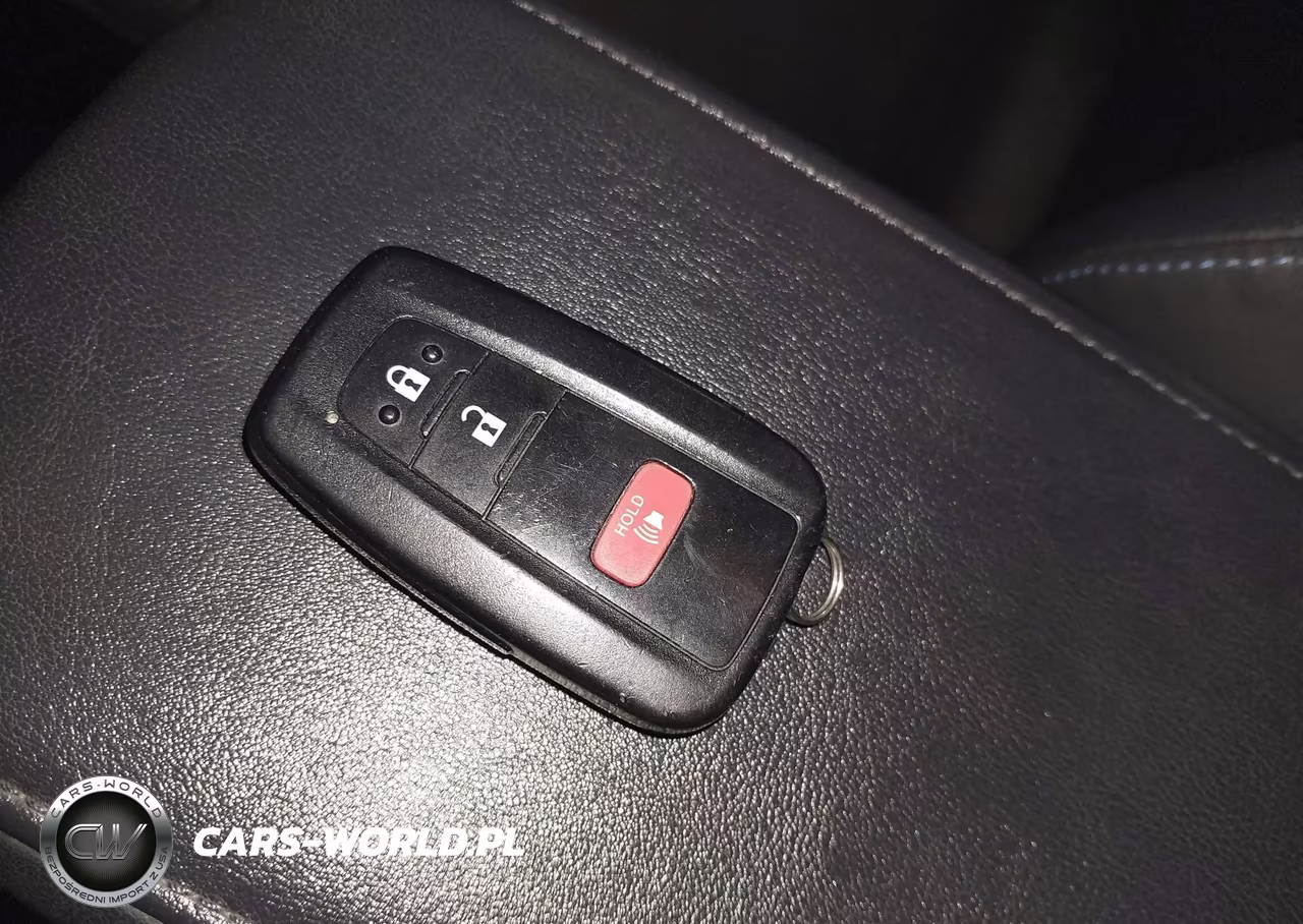 2018 Toyota Prius Three Touring VIN:JTDKARFU8J3059513 - 11