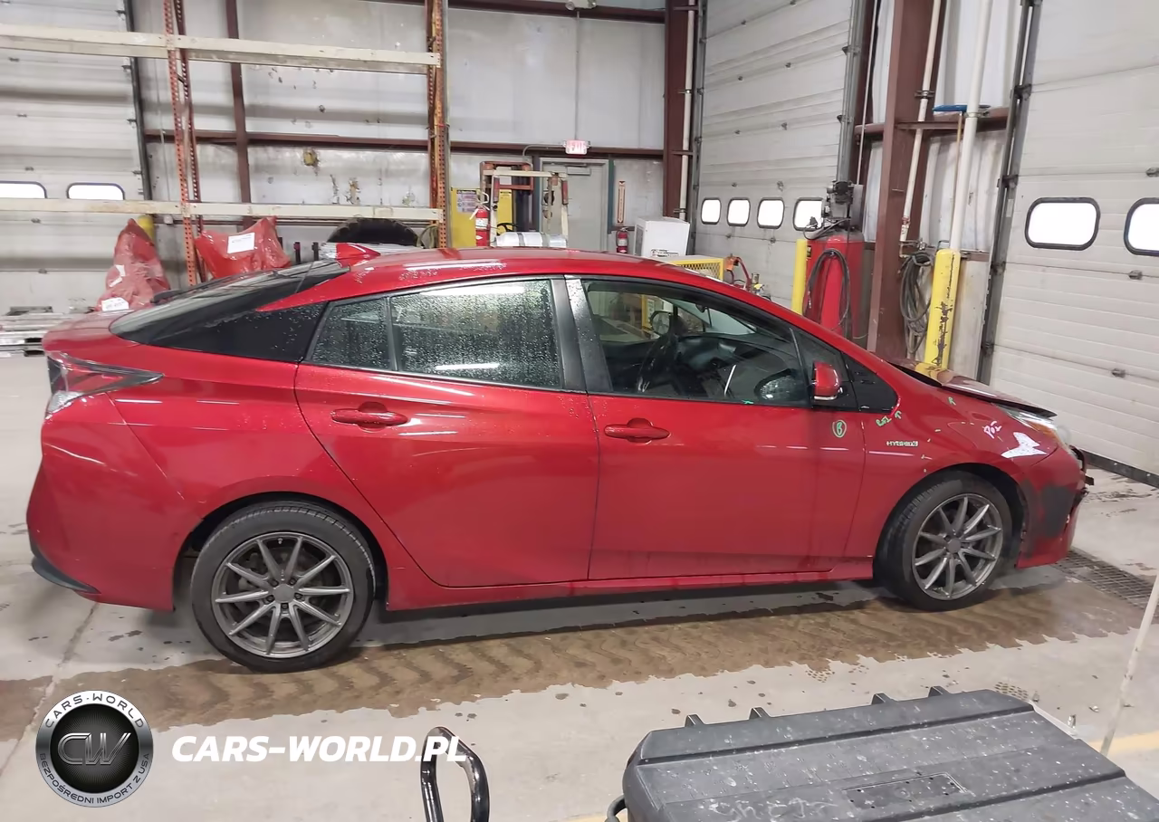 2018 Toyota Prius Three Touring VIN:JTDKARFU8J3059513 - 13