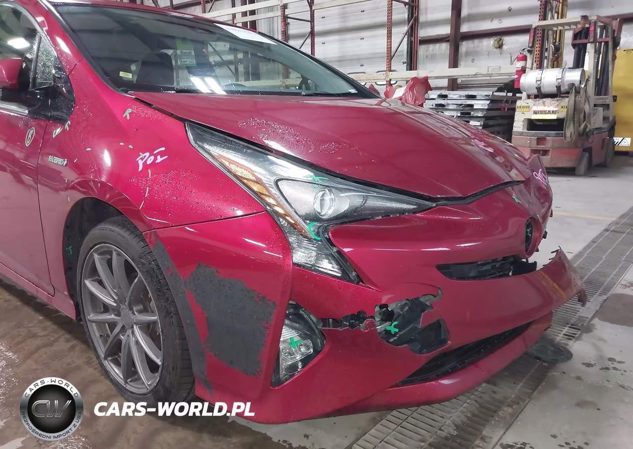 2018 Toyota Prius Three Touring VIN:JTDKARFU8J3059513 - 18