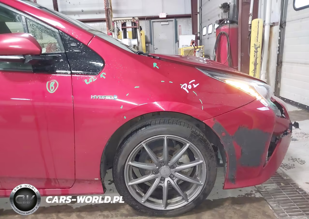 2018 Toyota Prius Three Touring VIN:JTDKARFU8J3059513 - 19