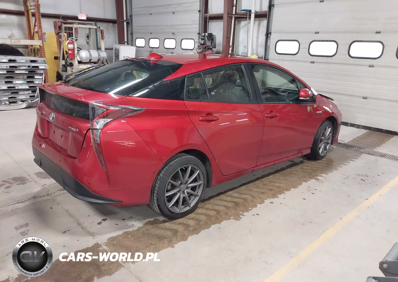 2018 Toyota Prius Three Touring VIN:JTDKARFU8J3059513 - 4