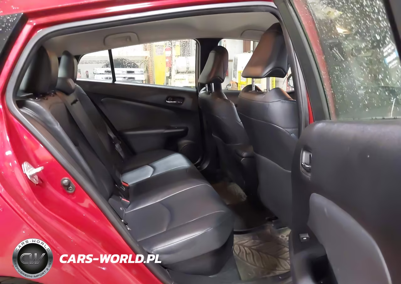 2018 Toyota Prius Three Touring VIN:JTDKARFU8J3059513 - 8