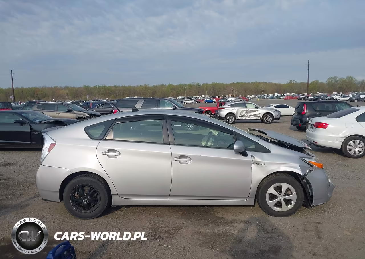 2013 Toyota Prius Two VIN:JTDKN3DU8D0338146 - 13