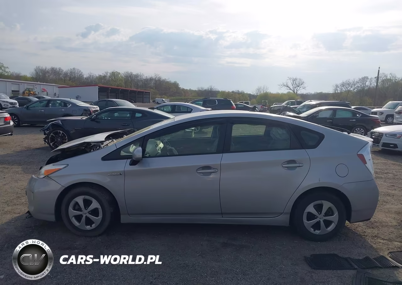 2013 Toyota Prius Two VIN:JTDKN3DU8D0338146 - 14