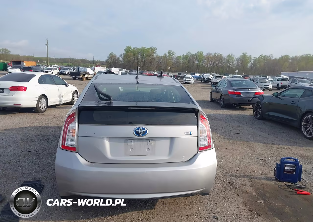 2013 Toyota Prius Two VIN:JTDKN3DU8D0338146 - 16