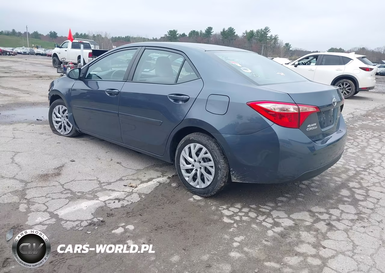 2018 Toyota Corolla Le VIN:2T1BURHE9JC048539 - 3