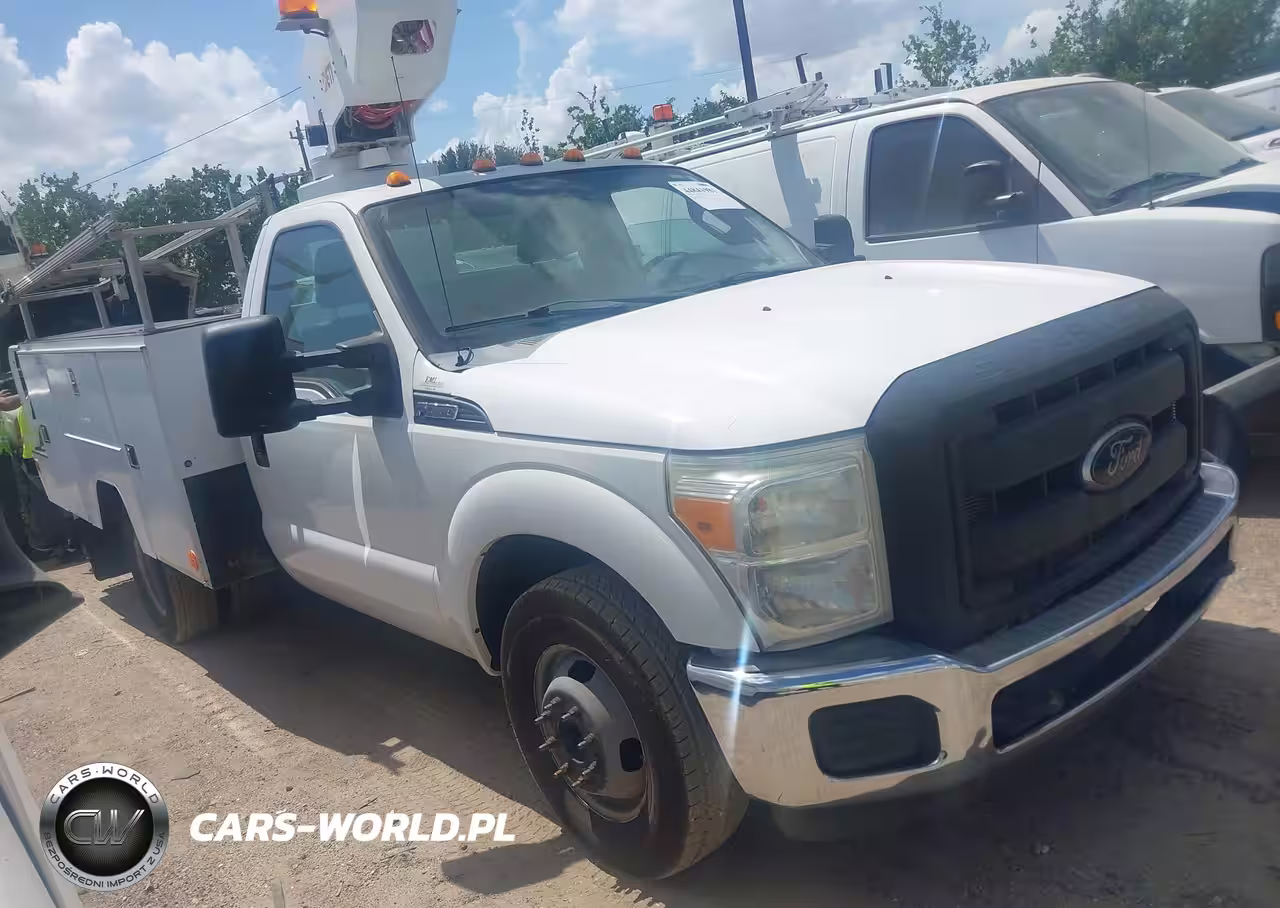 2015 Ford F-350 Chassis Xl