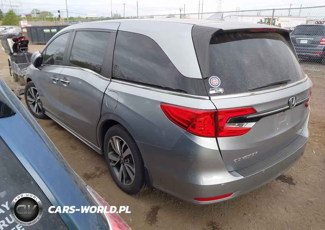 2021 Honda Odyssey Touring VIN:5FNRL6H85MB035314 - 3