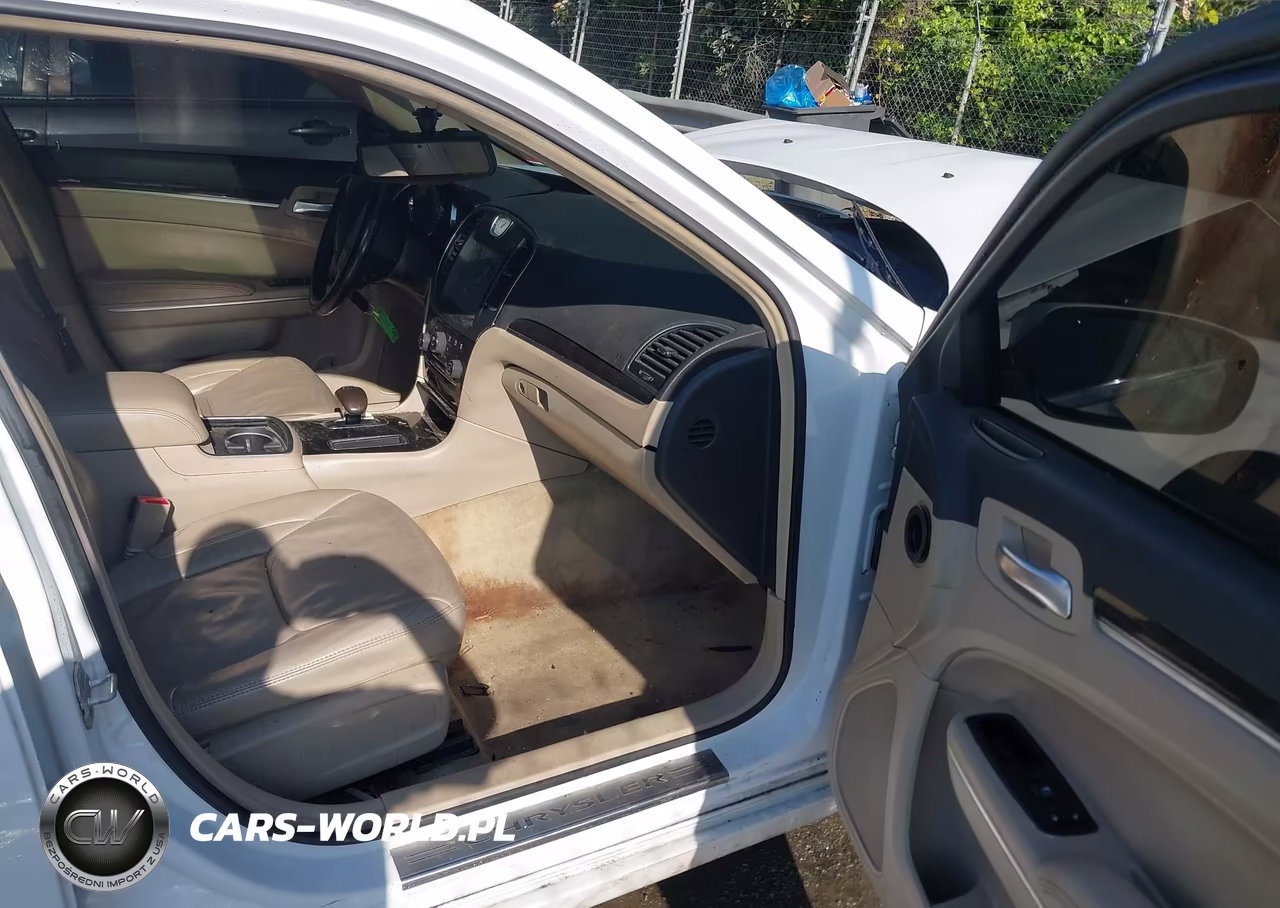 2013 Chrysler 300 Motown VIN:2C3CCAAG6DH735819 - 5