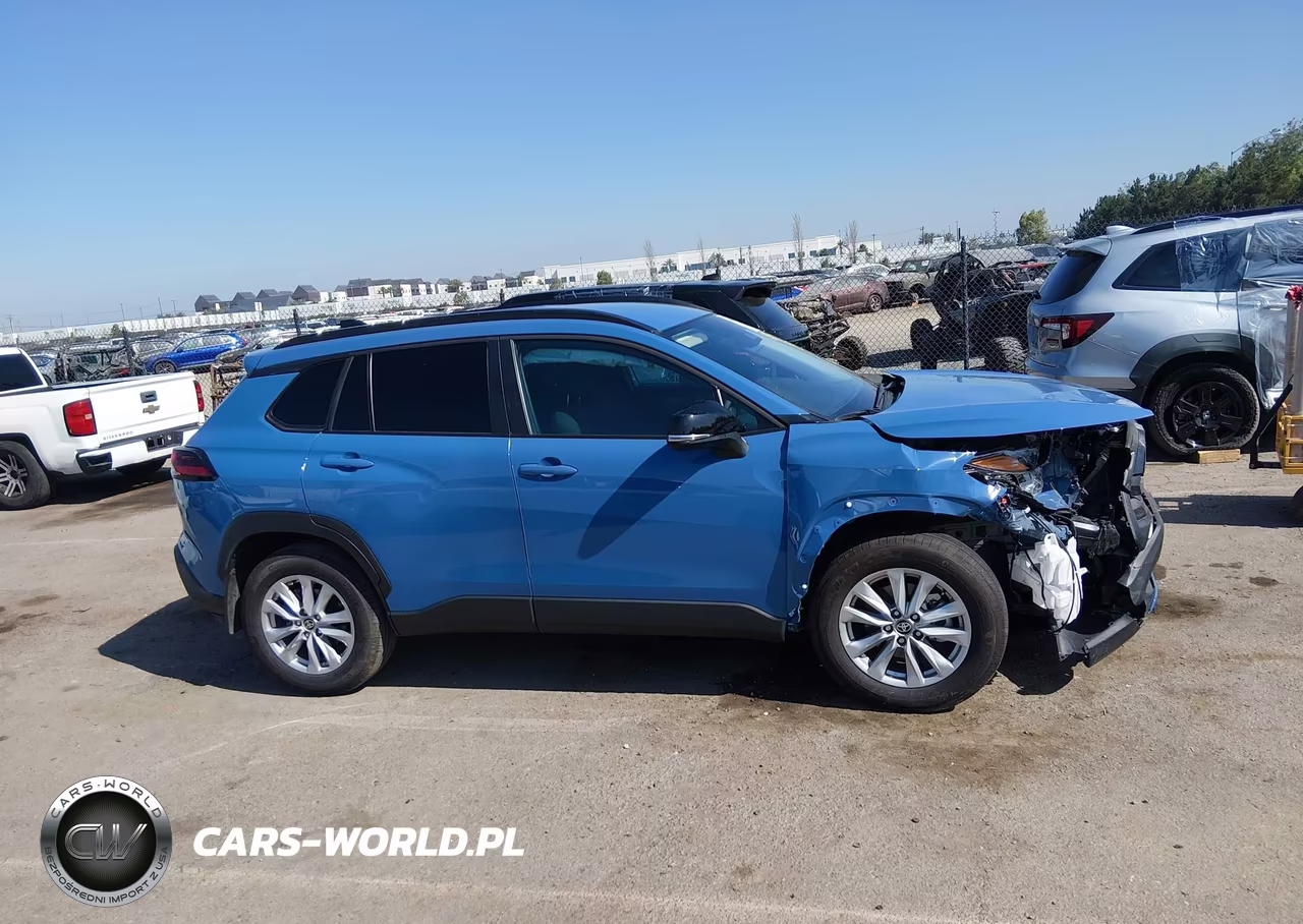 2026 Toyota Corolla Cross Le VIN:7MUCAAAG7TV151923 - 13